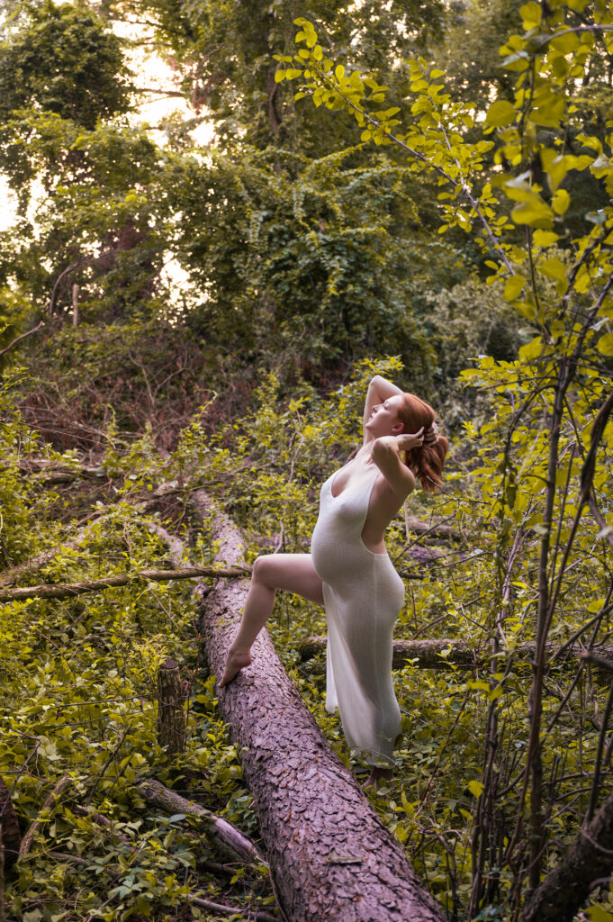 maternity photography in woods during the summer
