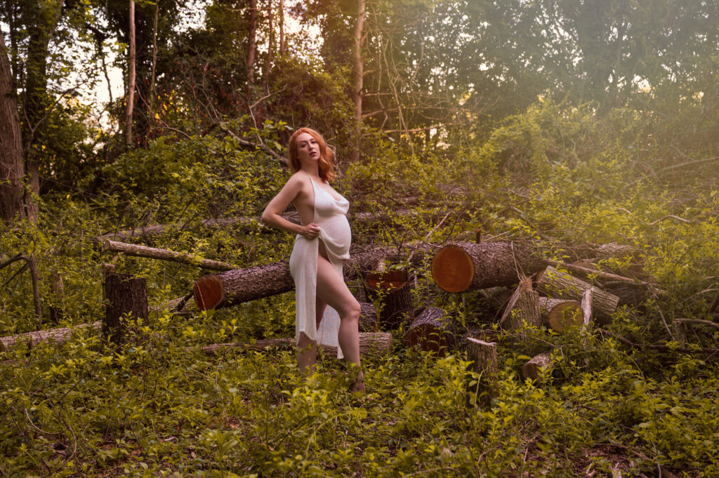 Maternity photoshoot in woods

